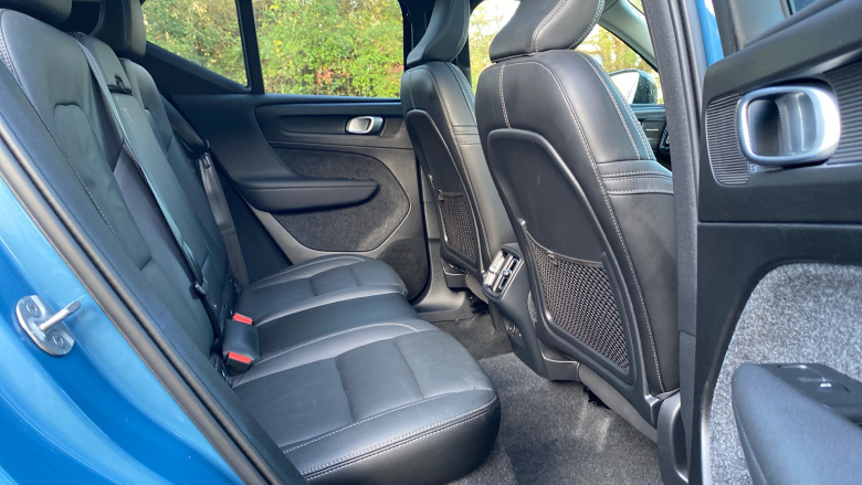 Volvo XC40 2.0 B4P Ultra Dark 5dr Auto Petrol Estate